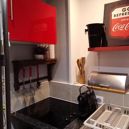 Guesthouse Familial Pour 2,3,4 Personnes De 44M2- Accessible Handic -Rez De Chaussee-Vues Sur Rue Et Patio Prive - Sejour, Chambre Separee-Cuisine,Salle De Bain,Lit Double Et Canape-Lit 2Pers-Entree De La Rue Berzelius-5 Minutes Du Metro Brochant-Lig Paris Exterior photo