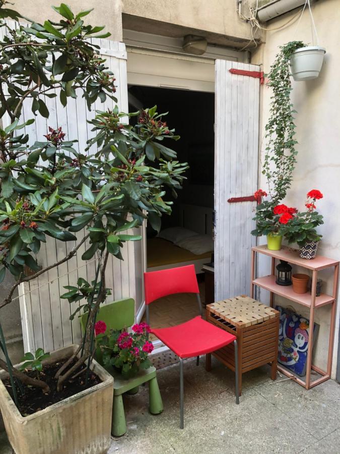 Guesthouse Familial Pour 2,3,4 Personnes De 44M2- Accessible Handic -Rez De Chaussee-Vues Sur Rue Et Patio Prive - Sejour, Chambre Separee-Cuisine,Salle De Bain,Lit Double Et Canape-Lit 2Pers-Entree De La Rue Berzelius-5 Minutes Du Metro Brochant-Lig Paris Exterior photo