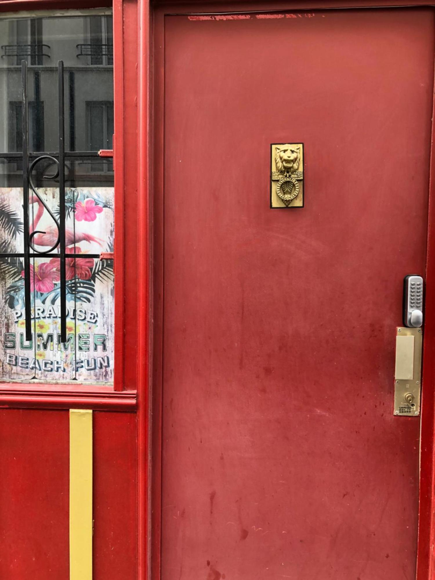 Guesthouse Familial Pour 2,3,4 Personnes De 44M2- Accessible Handic -Rez De Chaussee-Vues Sur Rue Et Patio Prive - Sejour, Chambre Separee-Cuisine,Salle De Bain,Lit Double Et Canape-Lit 2Pers-Entree De La Rue Berzelius-5 Minutes Du Metro Brochant-Lig Paris Exterior photo