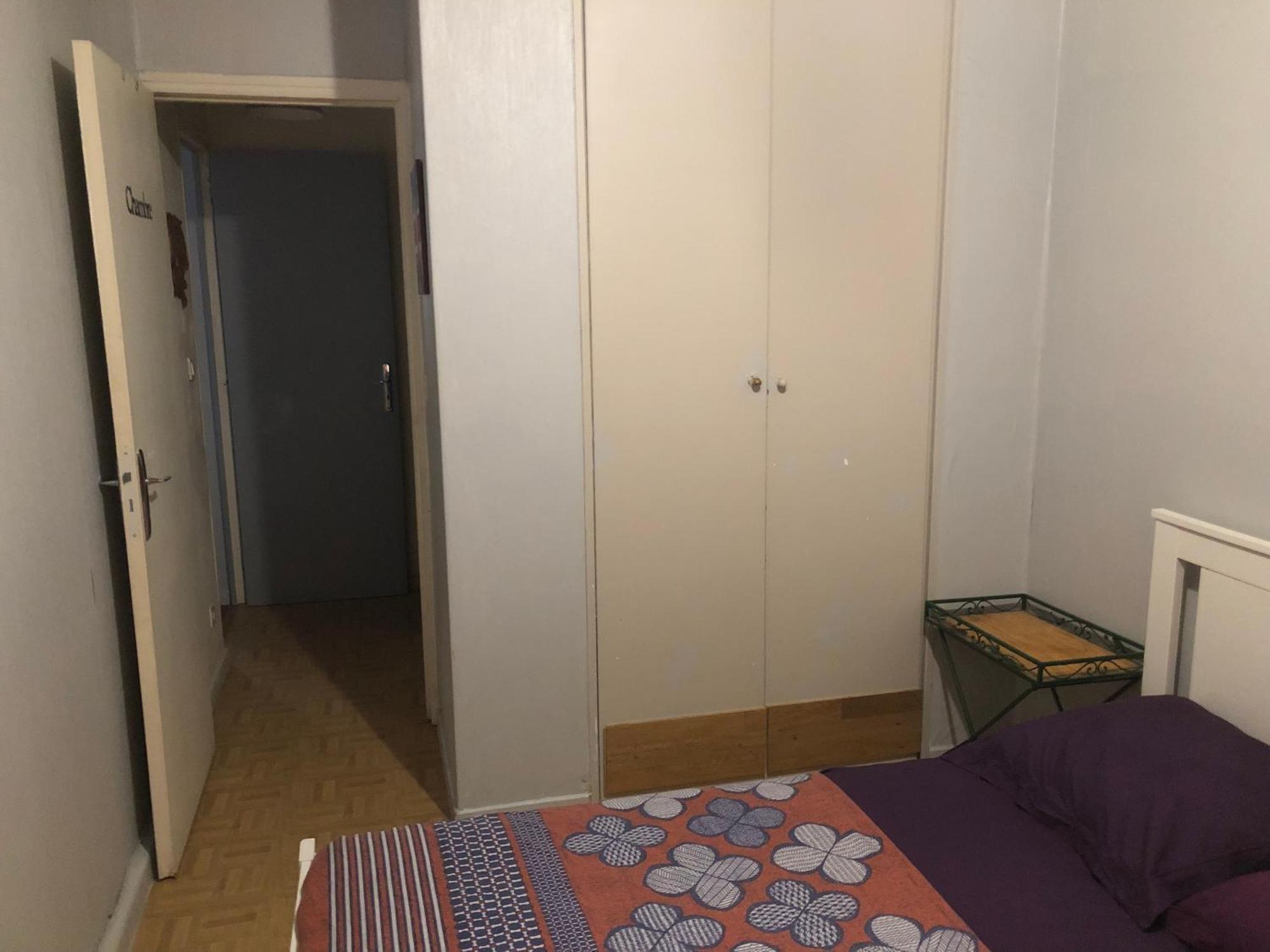 Guesthouse Familial Pour 2,3,4 Personnes De 44M2- Accessible Handic -Rez De Chaussee-Vues Sur Rue Et Patio Prive - Sejour, Chambre Separee-Cuisine,Salle De Bain,Lit Double Et Canape-Lit 2Pers-Entree De La Rue Berzelius-5 Minutes Du Metro Brochant-Lig Paris Exterior photo