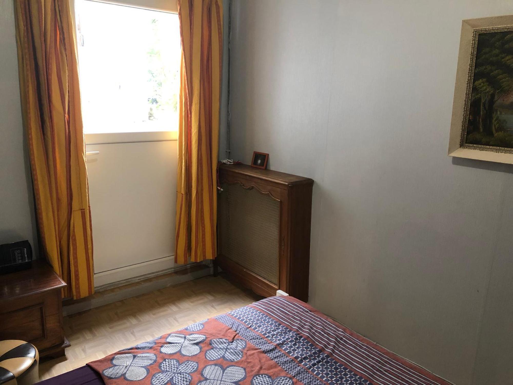 Guesthouse Familial Pour 2,3,4 Personnes De 44M2- Accessible Handic -Rez De Chaussee-Vues Sur Rue Et Patio Prive - Sejour, Chambre Separee-Cuisine,Salle De Bain,Lit Double Et Canape-Lit 2Pers-Entree De La Rue Berzelius-5 Minutes Du Metro Brochant-Lig Paris Exterior photo