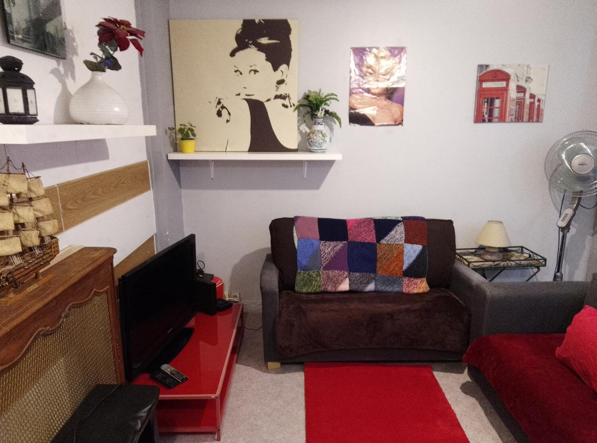 Guesthouse Familial Pour 2,3,4 Personnes De 44M2- Accessible Handic -Rez De Chaussee-Vues Sur Rue Et Patio Prive - Sejour, Chambre Separee-Cuisine,Salle De Bain,Lit Double Et Canape-Lit 2Pers-Entree De La Rue Berzelius-5 Minutes Du Metro Brochant-Lig Paris Exterior photo