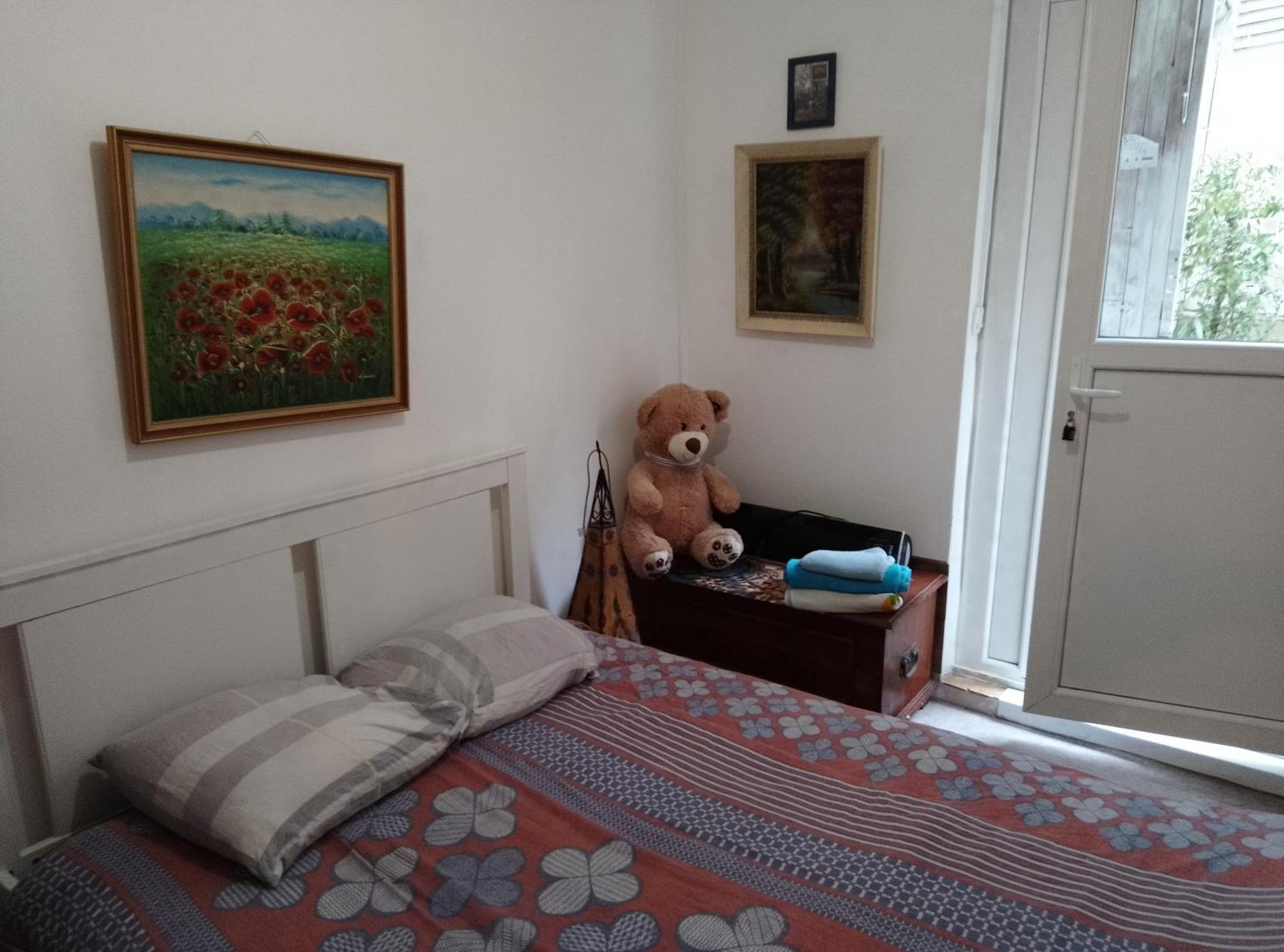 Guesthouse Familial Pour 2,3,4 Personnes De 44M2- Accessible Handic -Rez De Chaussee-Vues Sur Rue Et Patio Prive - Sejour, Chambre Separee-Cuisine,Salle De Bain,Lit Double Et Canape-Lit 2Pers-Entree De La Rue Berzelius-5 Minutes Du Metro Brochant-Lig Paris Exterior photo